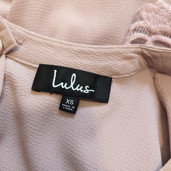 Lulu's pink top with embroidery lace sleeve size xs - Picture 7 of 8